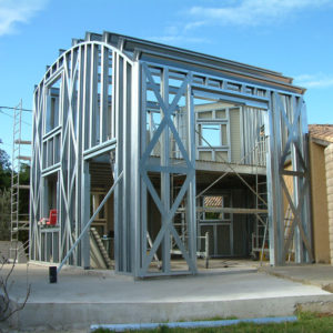 Maison en ossature légère acier en cours de montage