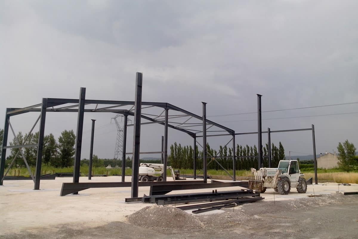 Charpente métallique en construction