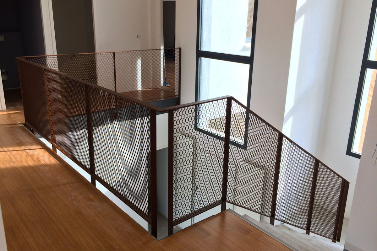 Garde corps d’escalier à filet en acier