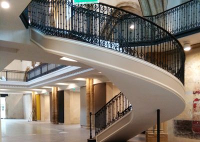 Escalier tournant en fonte restauré et posé